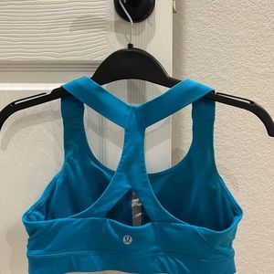 Lululemon turquoise blue sports bra size 6